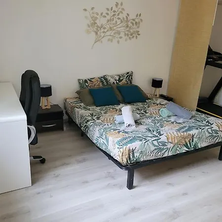 Apartment Equipe En Rez-de-jardin Entre Gard Et Ardeche Saint-Julien-de-Peyrolas