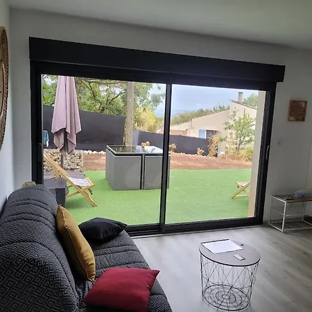 Apartment Equipe En Rez-de-jardin Entre Gard Et Ardeche