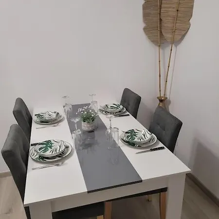 Apartment Equipe En Rez-de-jardin Entre Gard Et Ardeche *