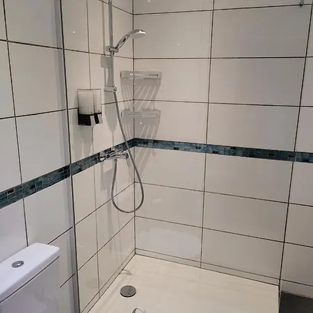 Equipe En Rez-de-jardin Entre Gard Et Ardeche Apartment *