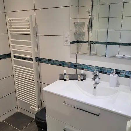 Equipe En Rez-de-jardin Entre Gard Et Ardeche Apartment Saint-Julien-de-Peyrolas