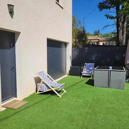 Equipe En Rez-de-jardin Entre Gard Et Ardeche Apartment *