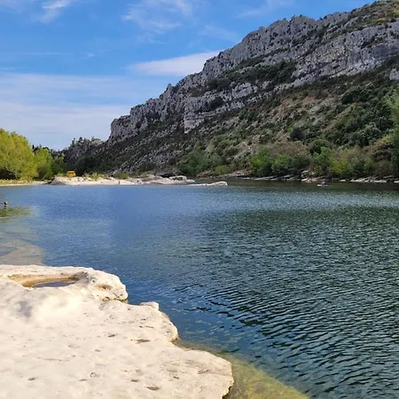 Equipe En Rez-de-jardin Entre Gard Et Ardeche Apartment *