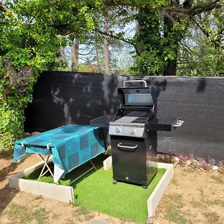 Equipe En Rez-de-jardin Entre Gard Et Ardeche Apartment *